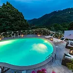 Vila Casolare Dei Colli, Panoramic Private Pool, Lavish Interiors And A Gourmet Kitchen Camaiore